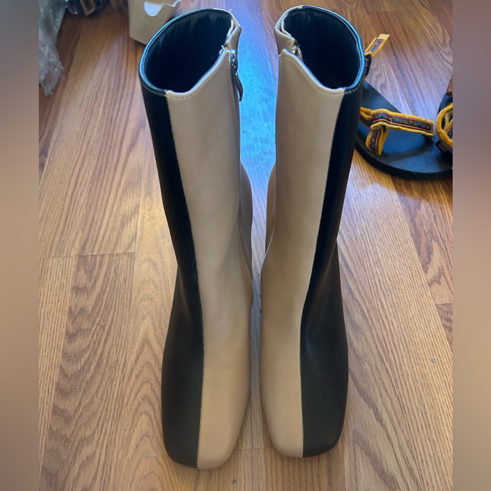 NWT Two-Toned Split Booties Beige and Black Size 10